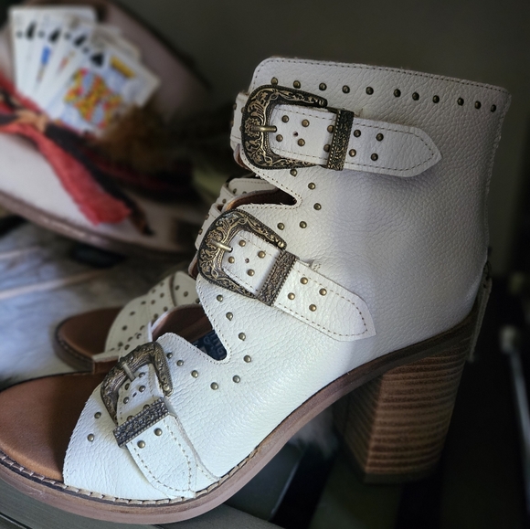 Dingo Ziggy White Women's Shoes - Picture 9 of 9